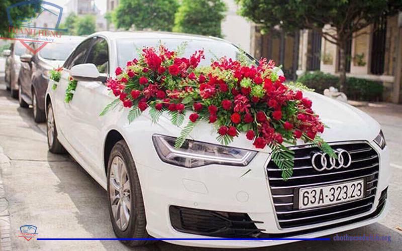 hoa giả trang trí xe cưới