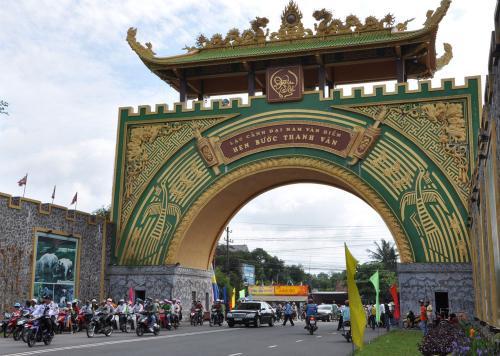 Tìm hiểu giá thuê xe và giá vé vào cổng Đại Nam bao nhiêu Tìm hiểu giá thuê xe và giá vé vào cổng Đại Nam bao nhiêu