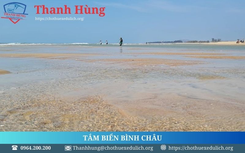 Tắm biển Bình Châu